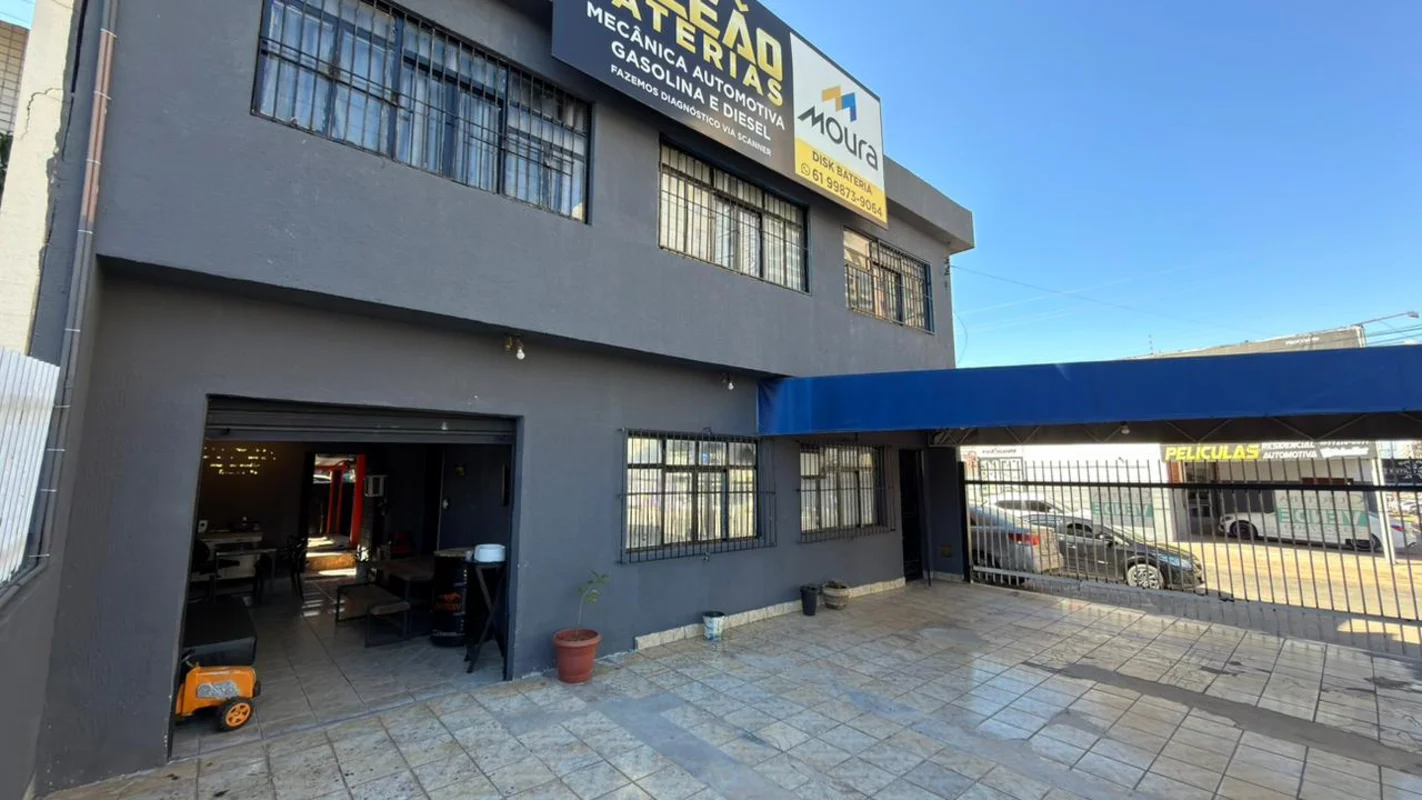 Vende-se excelente sobrado na avenida comercial norte - Taguatinga Norte/DF; Com...