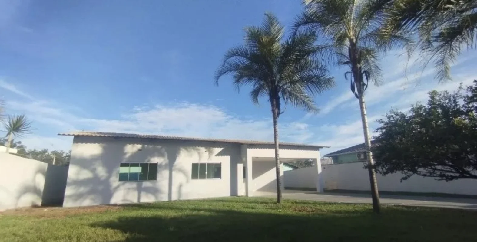 A GCASTRO IMÓVEIS ALUGA ÓTIMA CASA CONTENDO3 quartos Sendo uma suíte Sala ampla ...