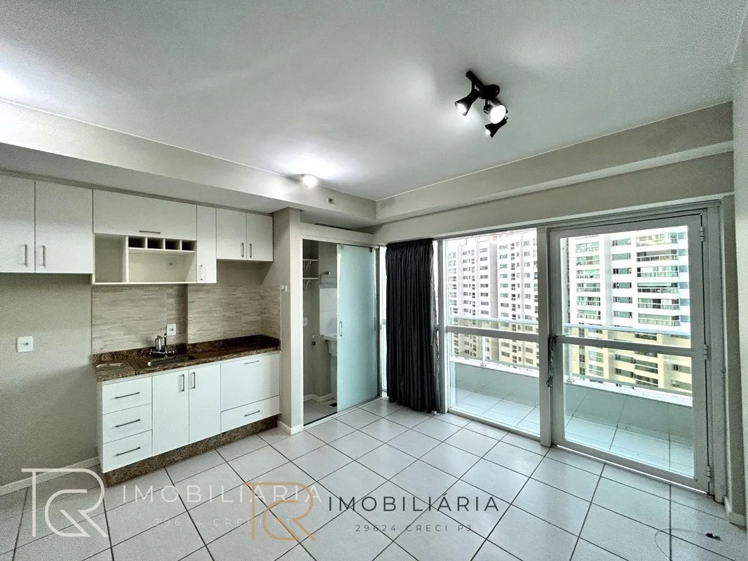 TRG imobiliária ALUGA !Excelente apartamento na Rua 25 Sul, Ed. Park Style em Ág...