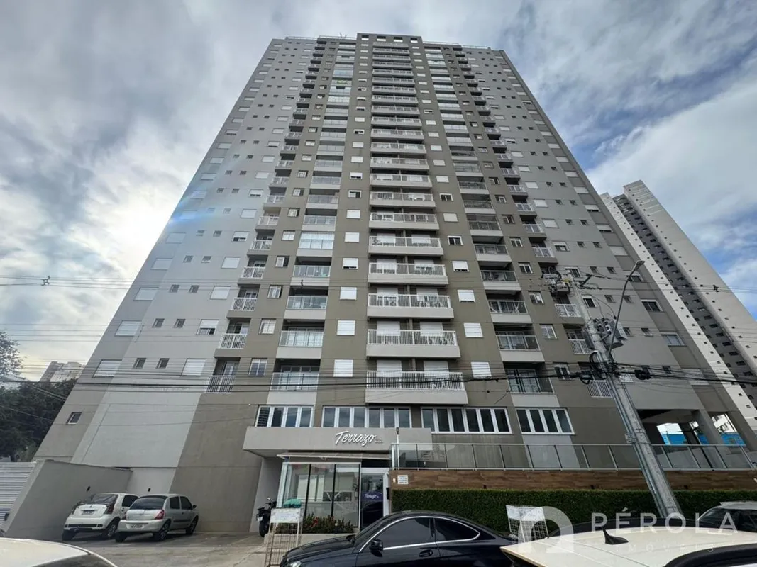 Apartamento com dois quartos sendo uma suíte, sala para dois ambientes com sacad...