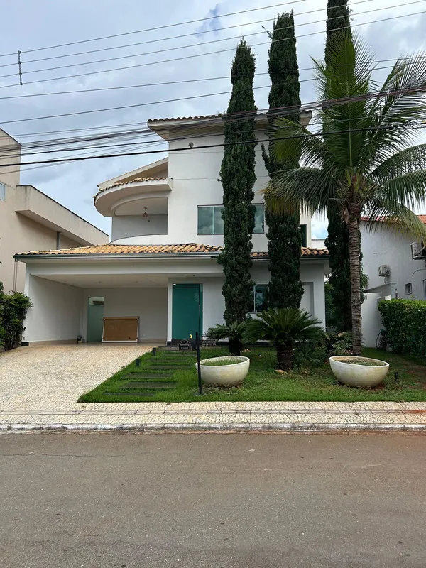 Sobrado à Venda - Condomínio Jardins Madri | Goiânia - GOValor: R$ 2.200.000,00Á...