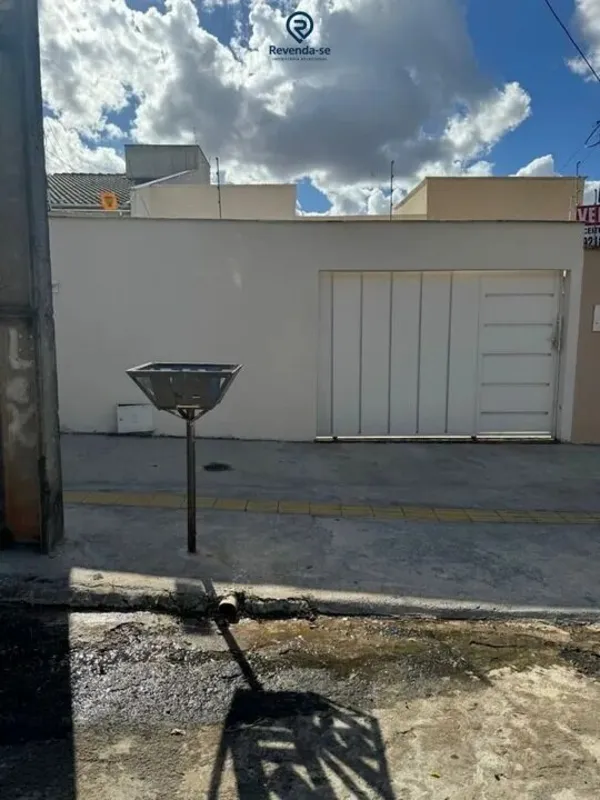 Casa 3 quartos sendo 1 suíte sala e cozinha americana Ótimo tamanho Garagem Banh...