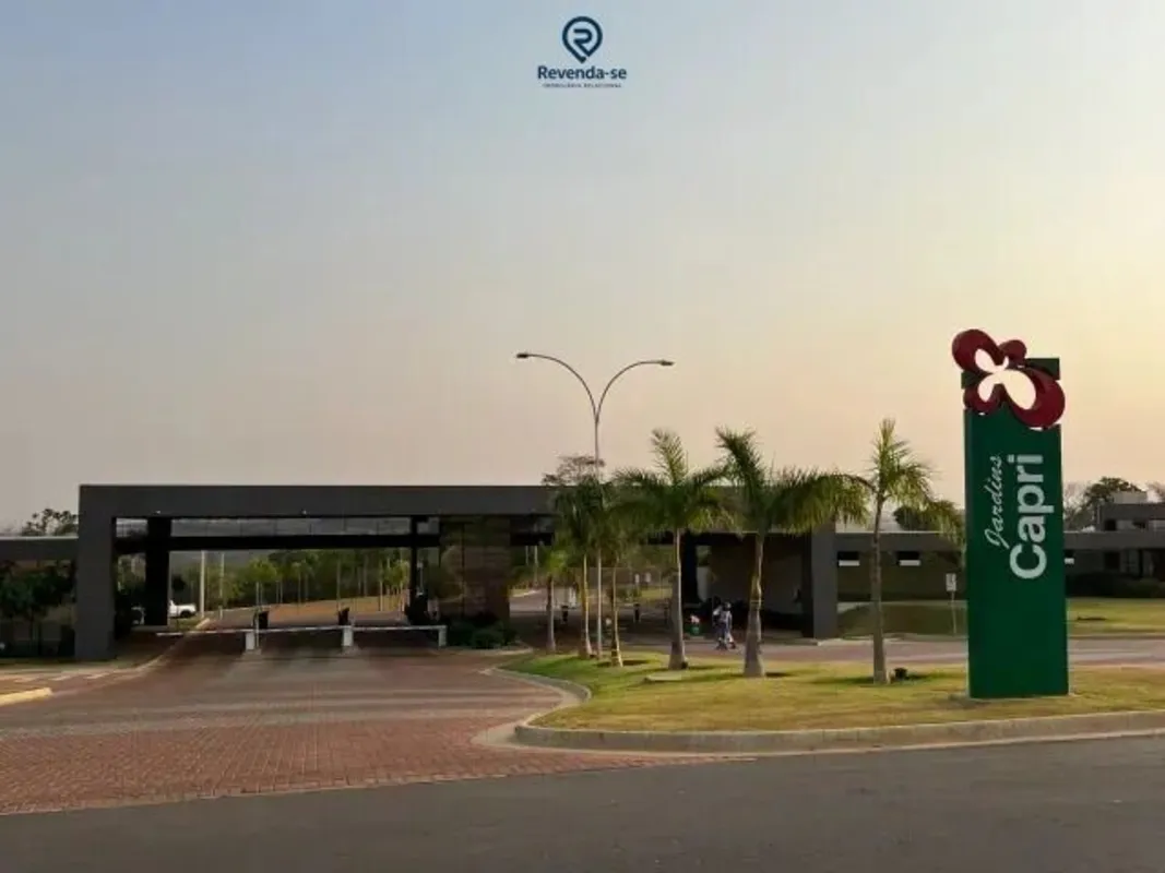 Sobrado Residencial à Venda no Jardins Capri - Senador CanedoDescubra o seu novo...