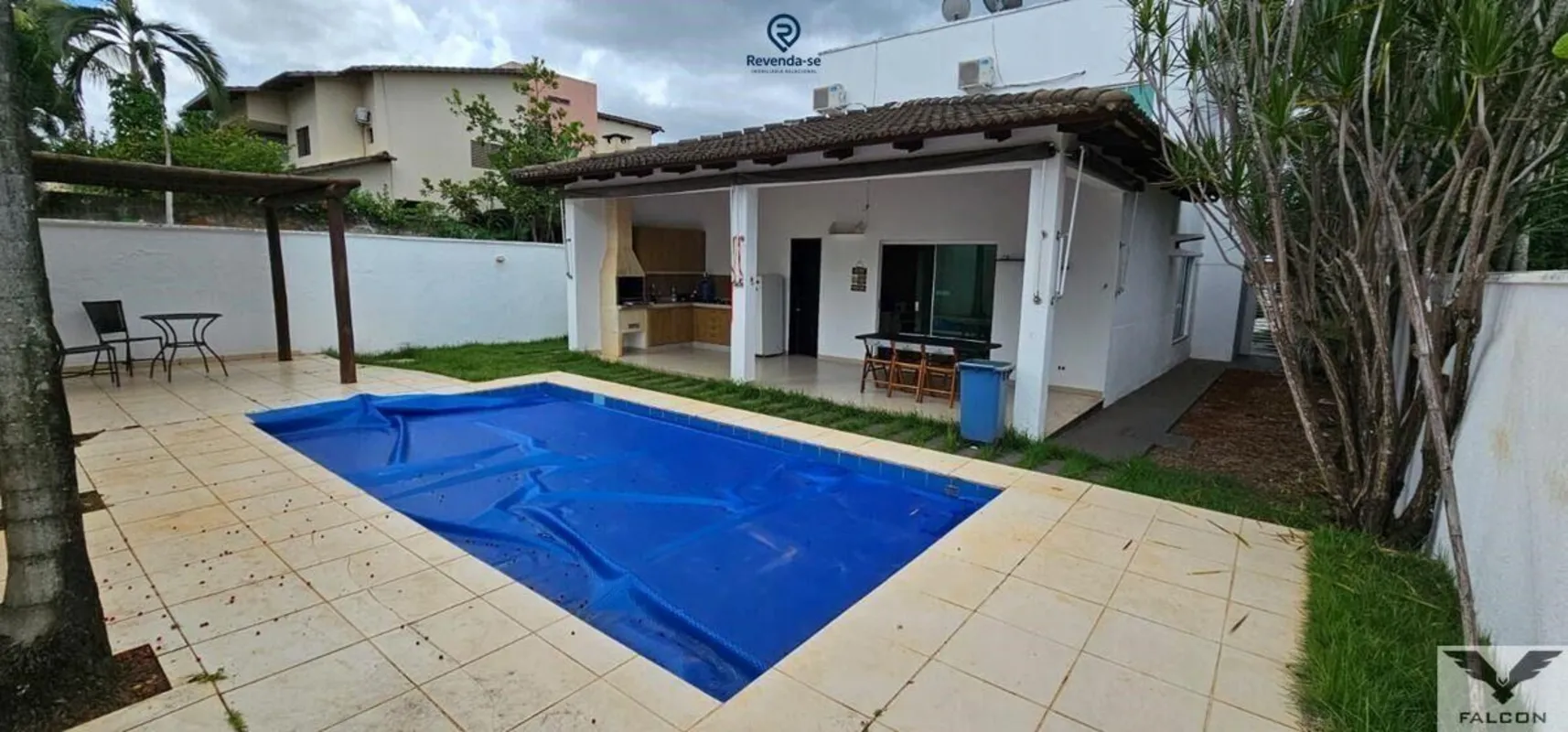 Você merece viver com estilo, conforto e segurança. Apresentamos este sobrado ex...