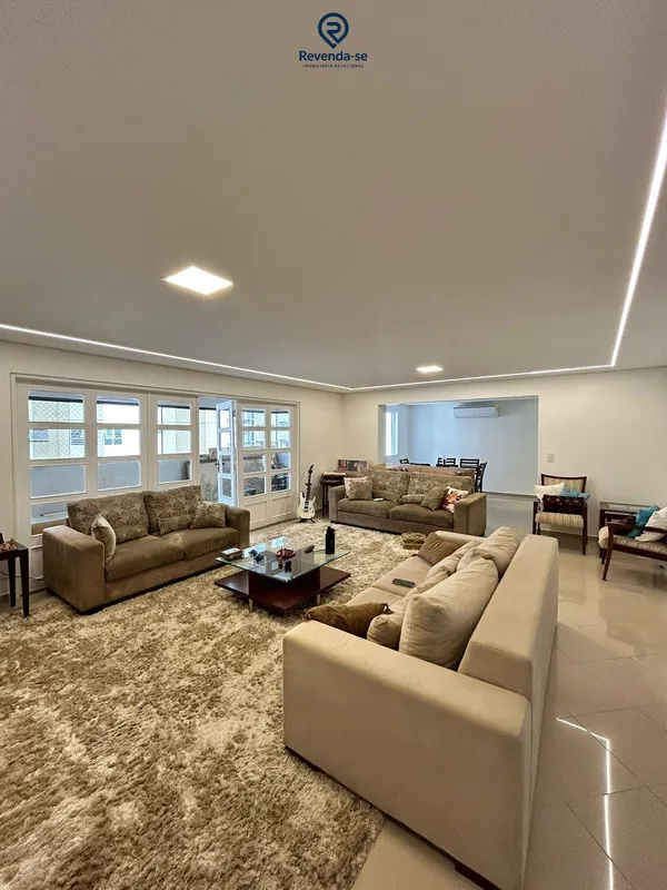 Residencial Orquideas, Rua T38, em frente ao colégio Ávila.204m2, 4 suítes, 2 du...