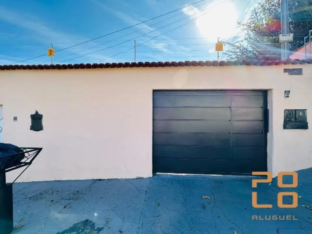 Casa para alugar na Vila Santa Isabel, em Goiânia, com 110,00 m². O imóvel possu...