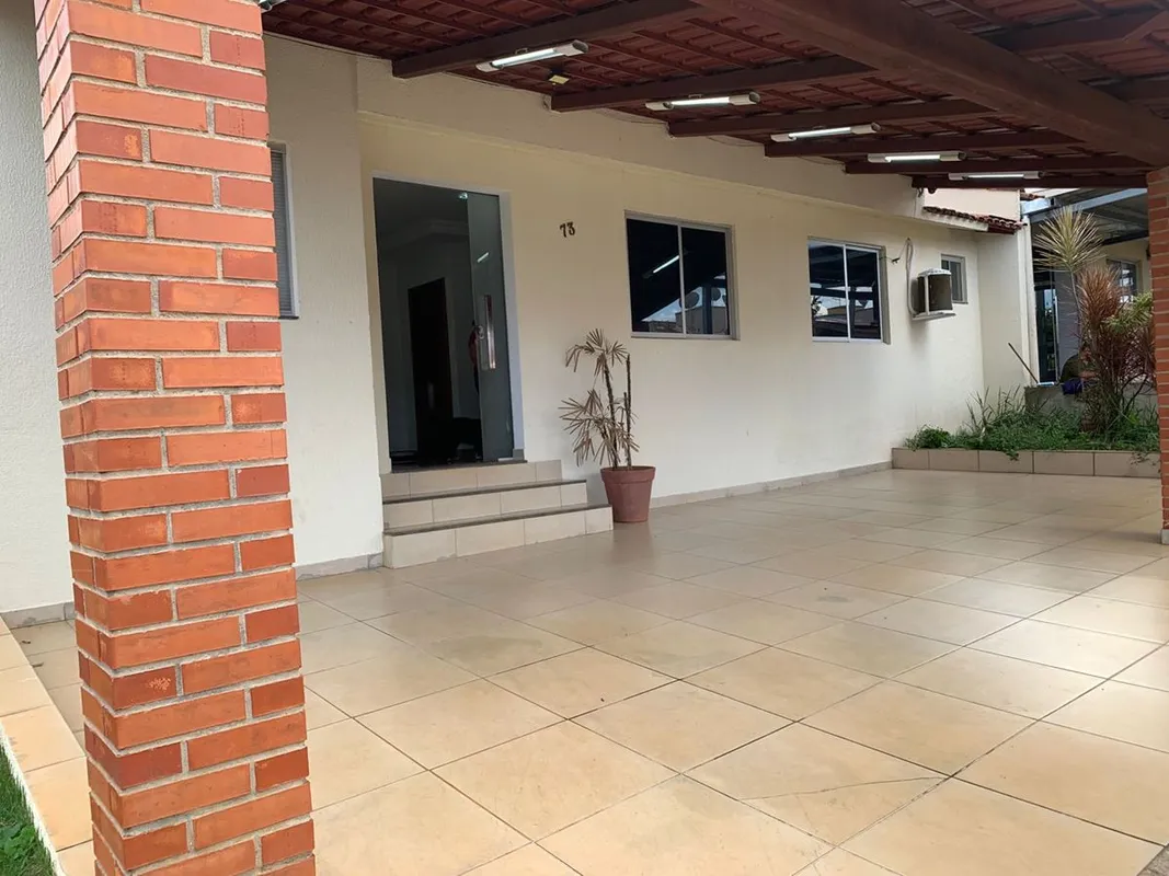 Casa Térrea de esquina em condomínio na região Noroeste.Sala com 2 ambienteCozin...