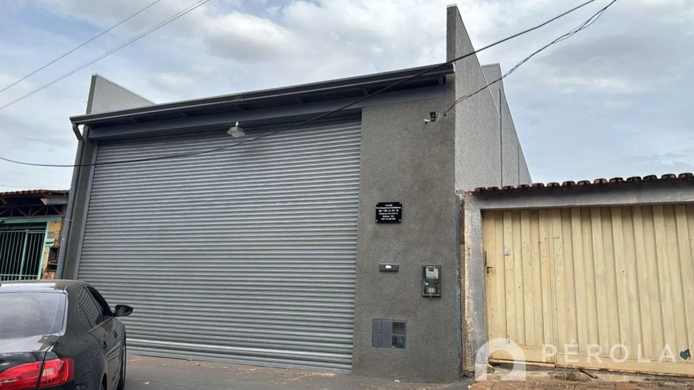 Galpão primeira locação com 250 m² com mezanino dois banheiros sendo um com aces...