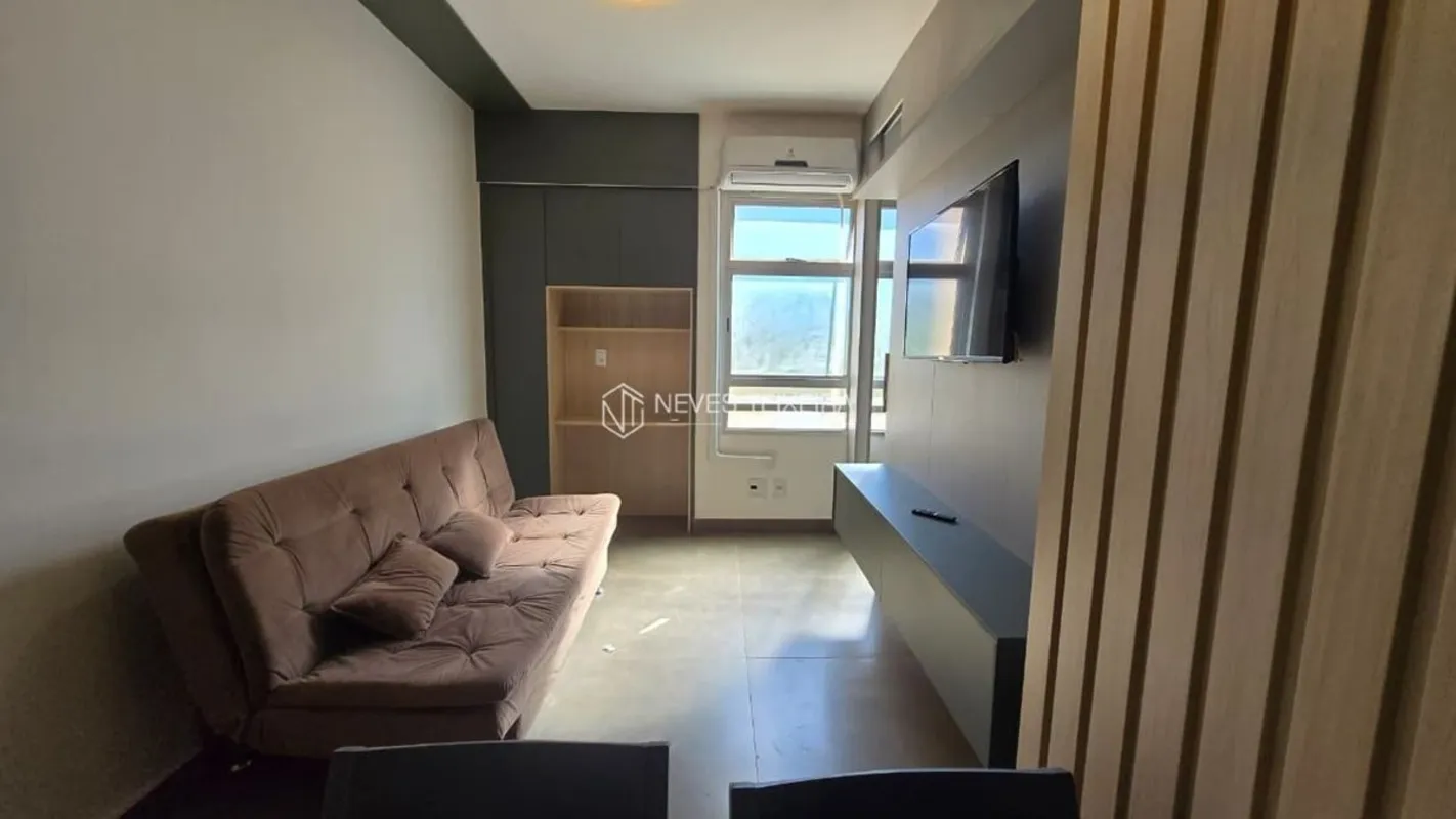 NEVES TEIXEIRA IMÓVEIS VENDEFlat com projeto de arquiteto, localizado no segundo...