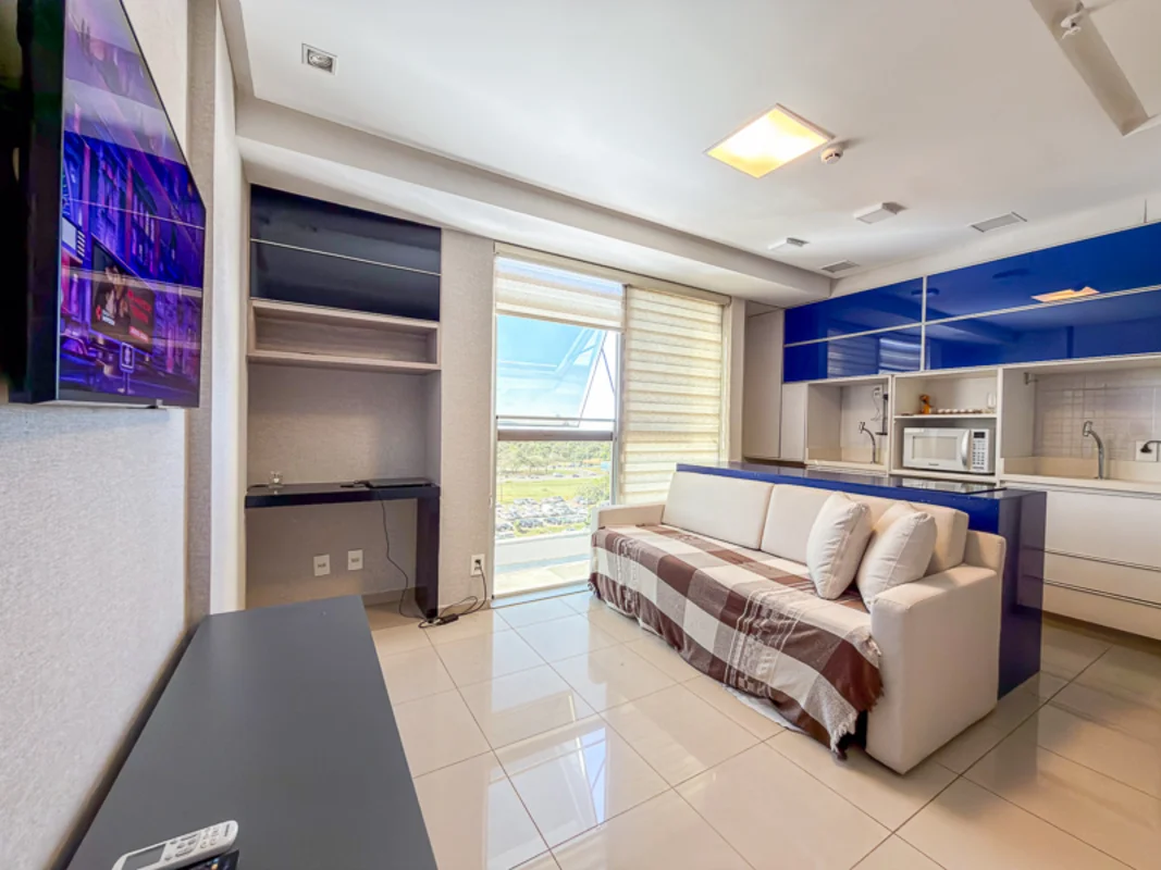 Sala do flat mobiliado no Vista Park Sul Hplus Long Stay
