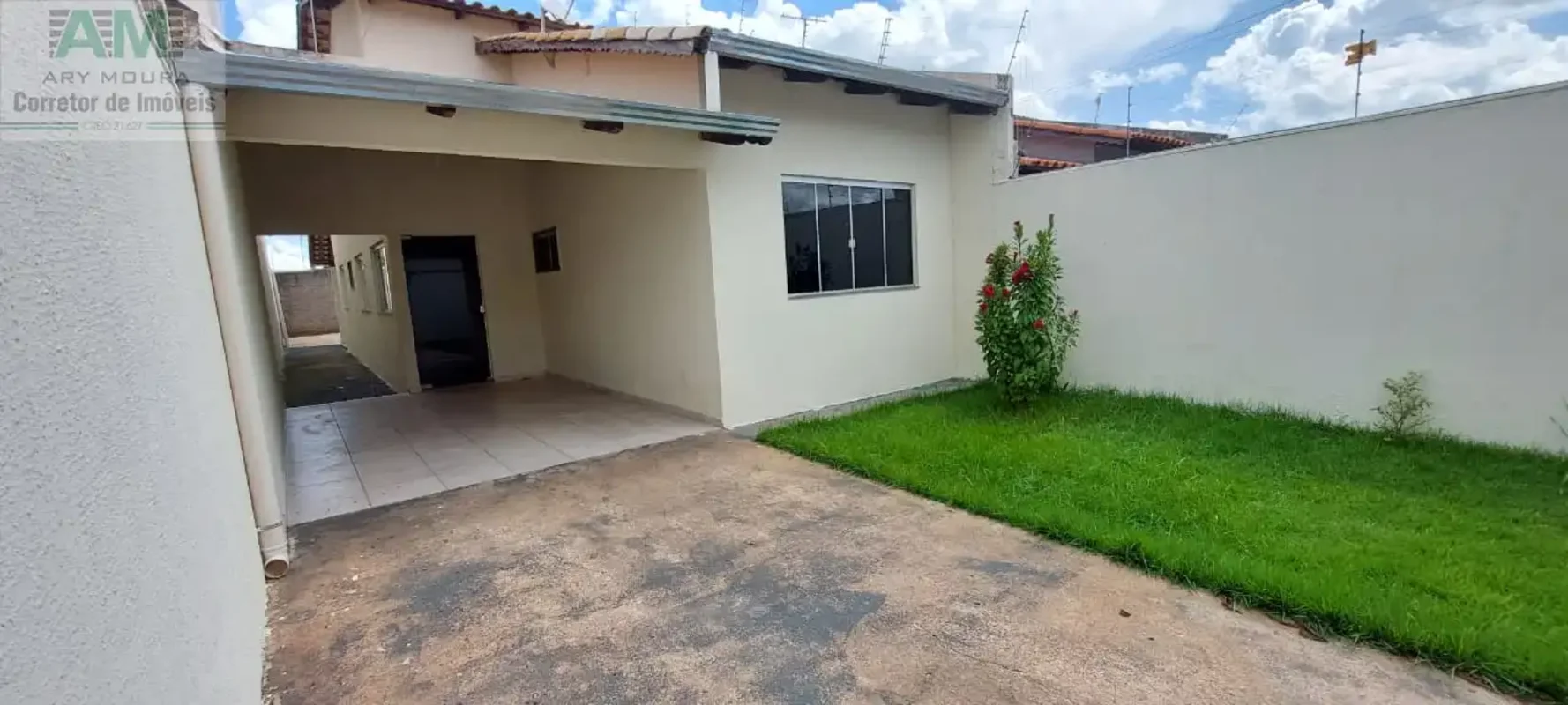 casa com 3/4 , um e suite , sala , cozinha , um banheiro social , area de serviç...