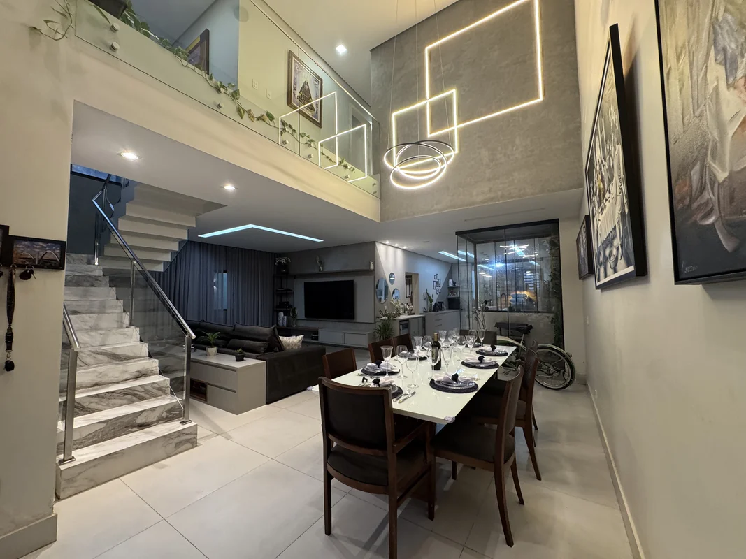 ?? A casa perfeita para quem busca conforto, elegância e segurança!São 4 quartos...