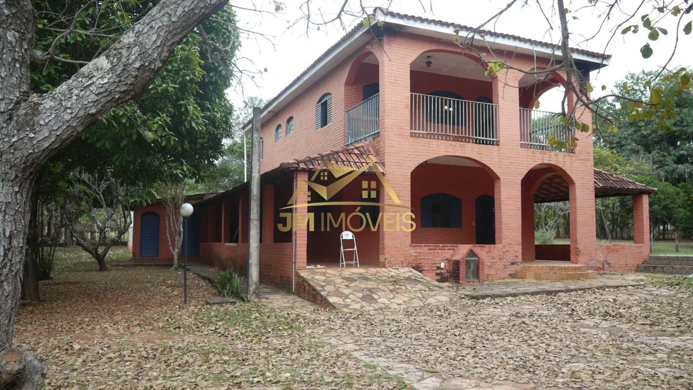 Descubra esta encantadora chácara situada na Euler Paranhos, no bairro Região do...