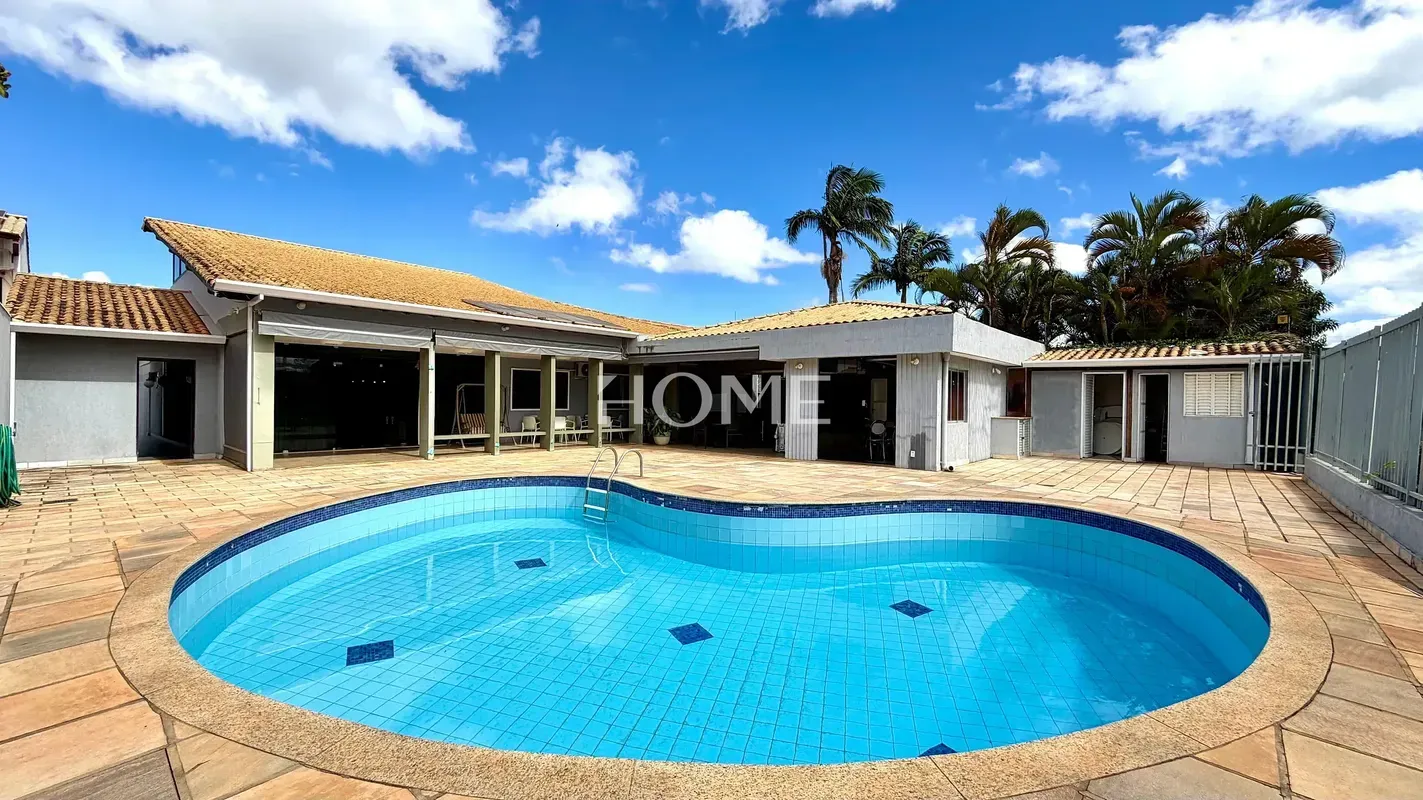 HOME VENDE COM EXCLUSIVIDADERESIDÊNCIA TÉRREA DE ALTO PADRÃO, A PASSOS DO IGUATE...