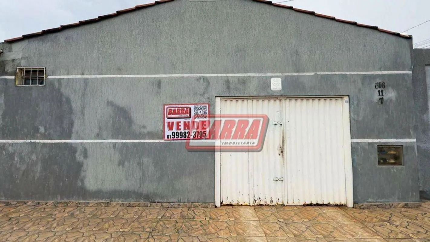 1. ResumoLote com 2 casas independentes | 3 vagas de garagem | Casa 1 com 2 quar...
