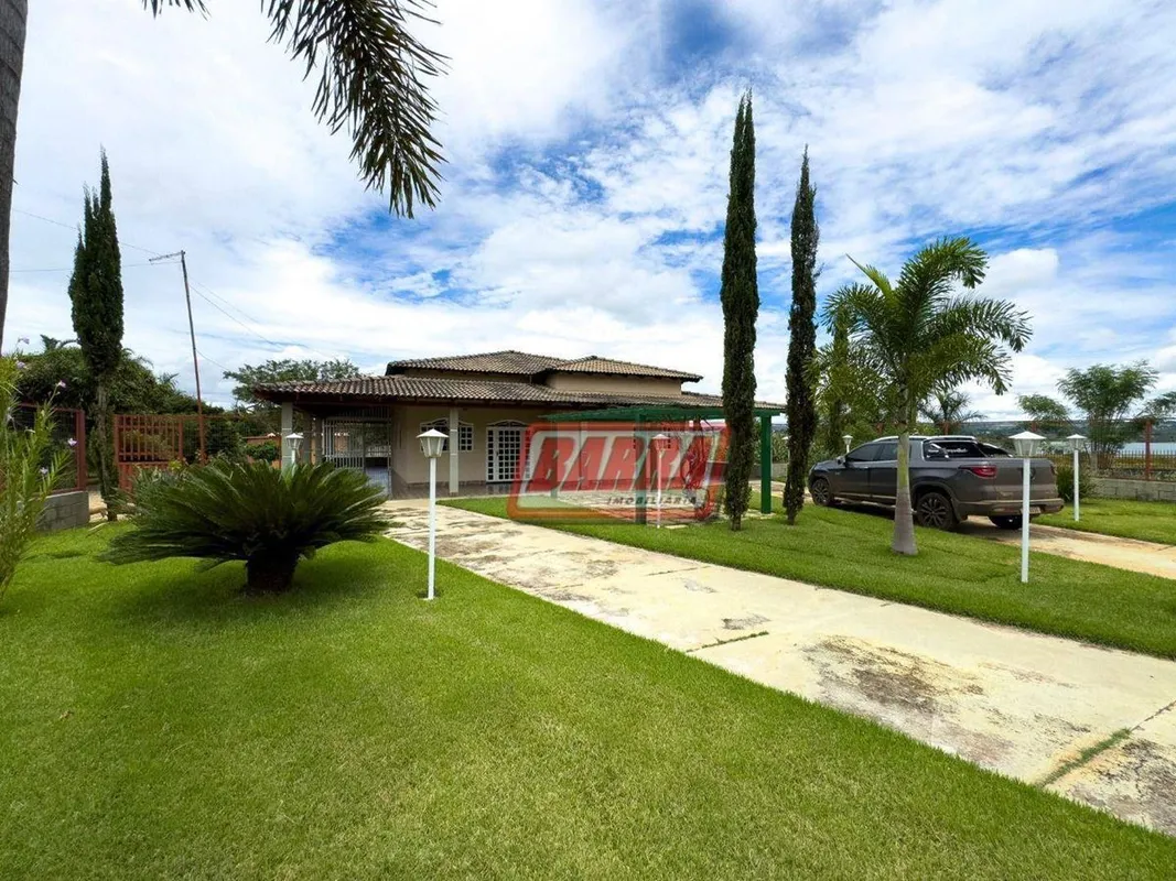 1. Resumo2 Hectares | 4 Quartos, sendo 3 suítes | Suíte master com closet | Sala...