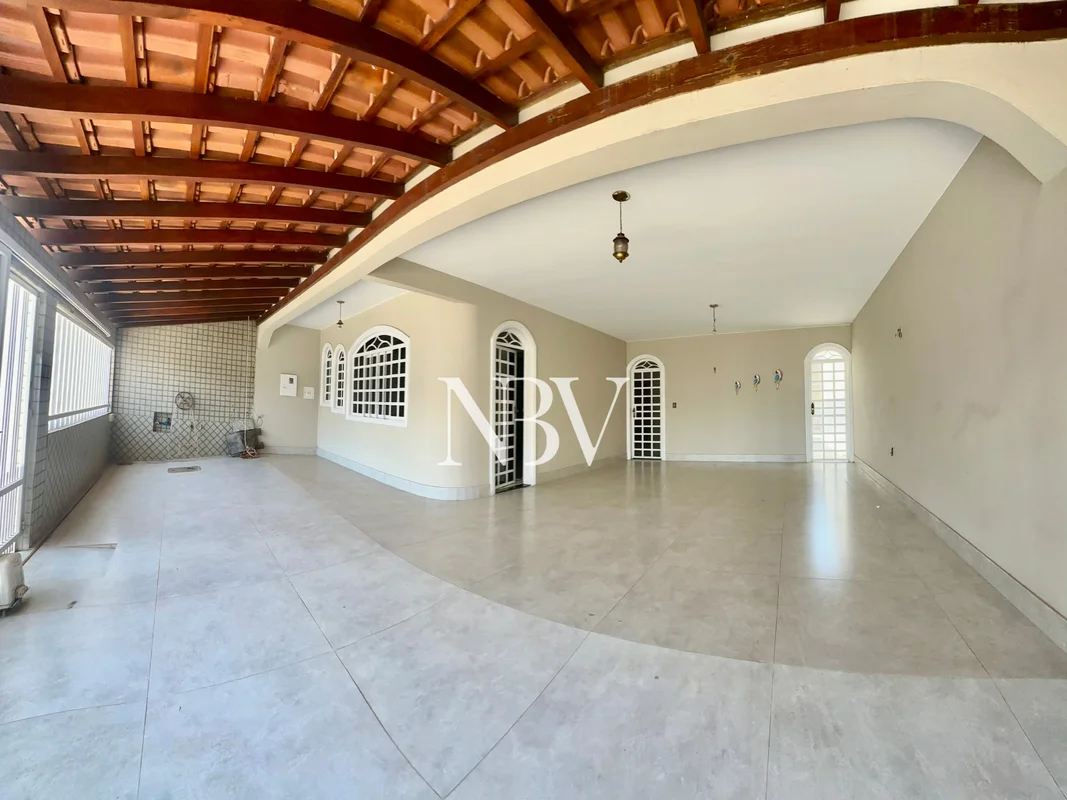 DESCUBRA O SEU NOVO LAR EM CEILÂNDIAApresentamos um imóvel espetacular, projetad...