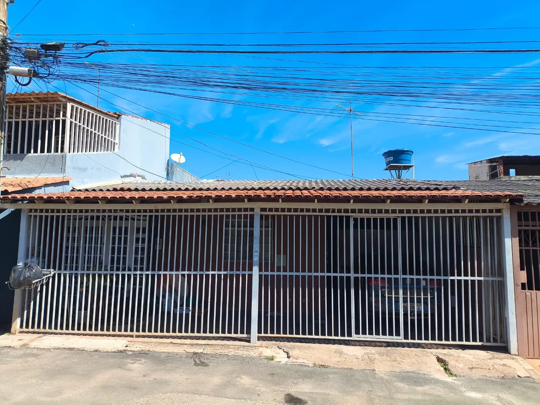 * - Descubra a oportunidade ideal em Ceilândia Sul! Uma casa espaçosa, bem local...