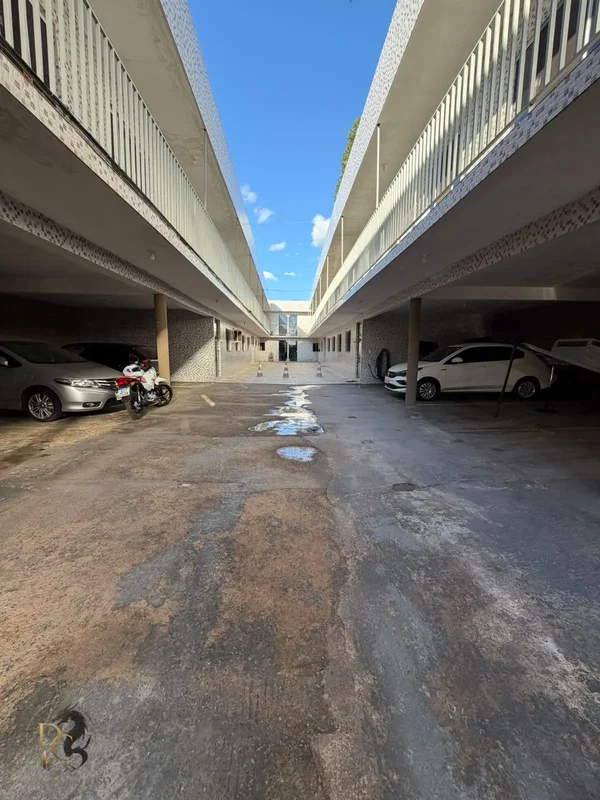 O prédio residencial localizado na SHA Conjunto 5, no bairro Arniqueira, em Água...