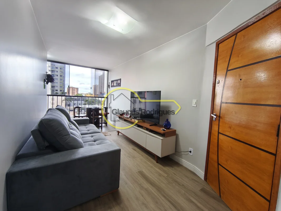 Glaucus Rodrigues Assessoria Imobiliária vende apartamento de 2 quartos REFORMAD...