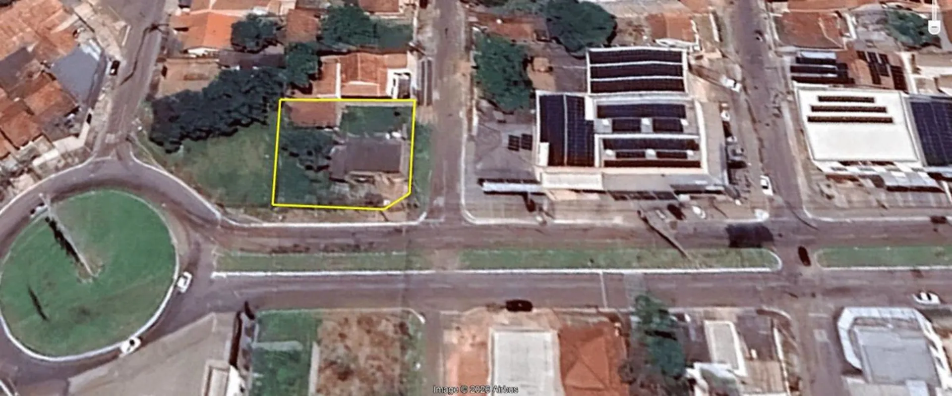 Área a venda na Av. UirapuruPróximo do Anel ViárioÁ alguns metros do Posto Andor...