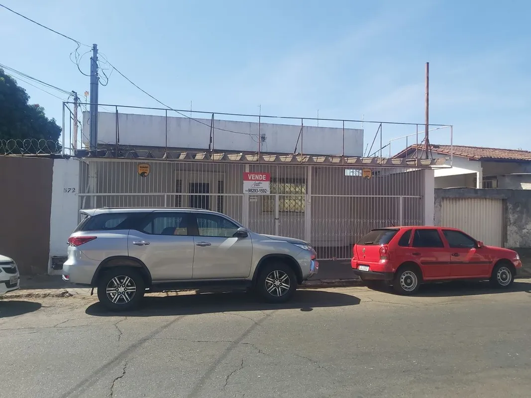 EXCELENTE CASA COMERCIAL PRÓXIMO A AVENIDA 24 DA OUTUBRO.02 SALAS, 03 QUARTOS, 0...