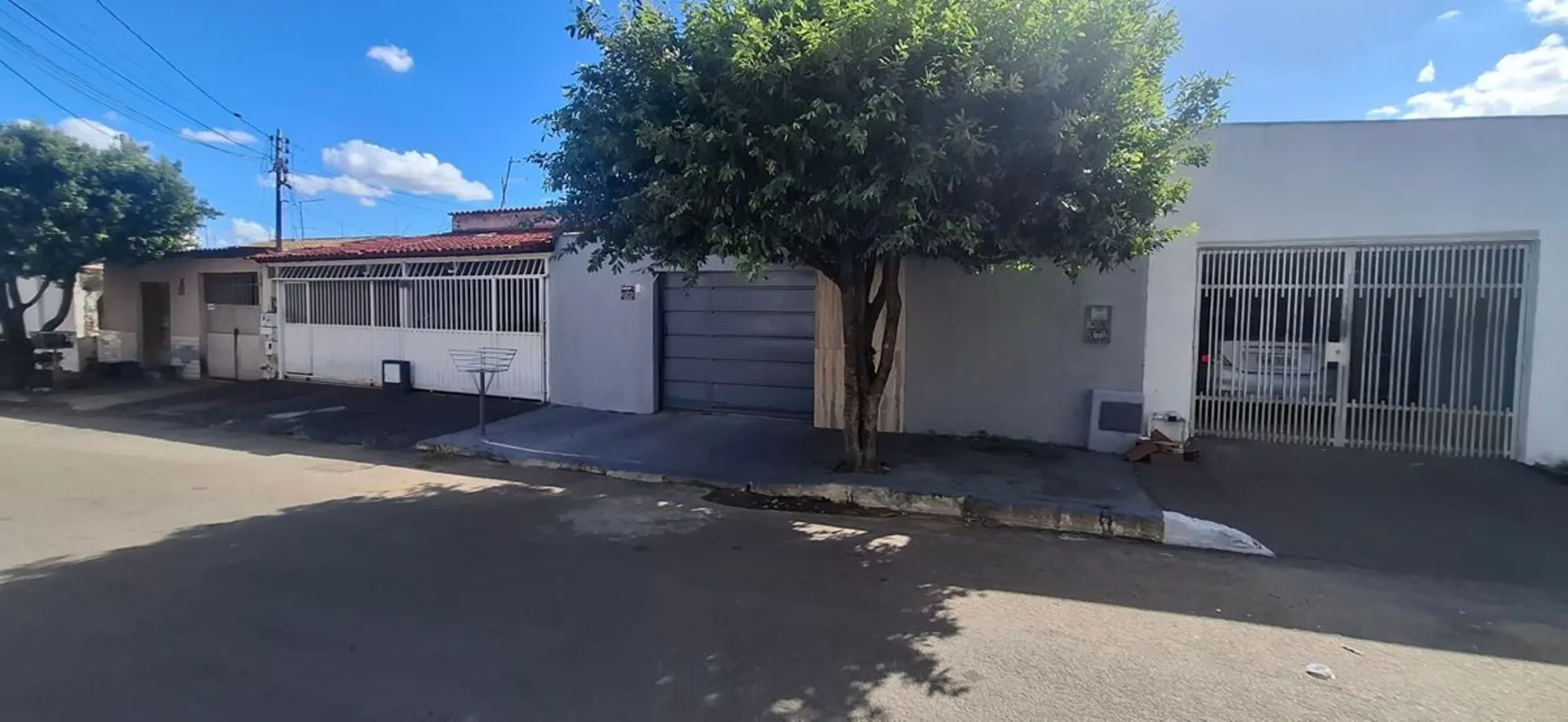 Linda Casa - Reformada parte interna com excelente Acabamento: 3 quartos, suíte ...