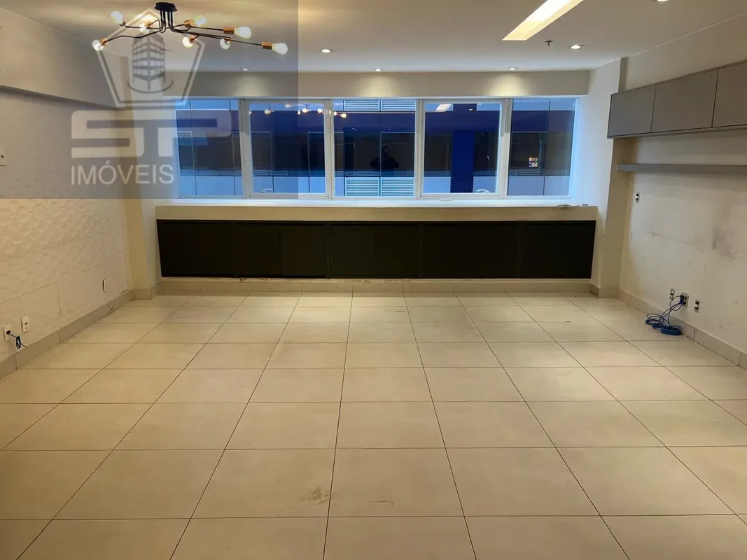 SALA COMERCIAL À VENDA EM ÁGUAS CLARAS!Excelente sala comercial à venda no Edifí...