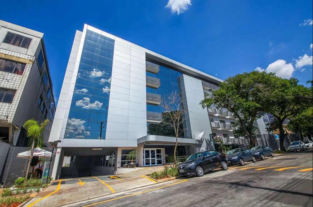 Salas comerciais modernas e bem desenhadas, a 200 m do embarque do Aeroporto de ...