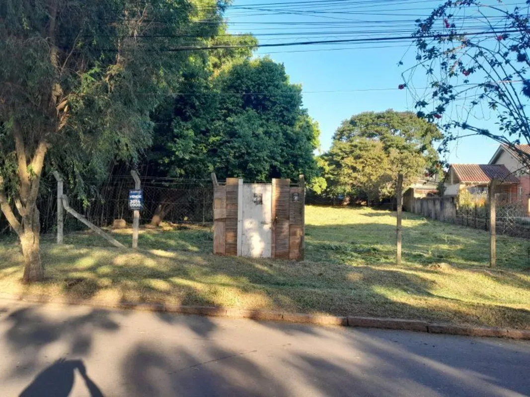 Terreno localizado a 350 metros da Wenceslau Escobar e a 200 metros da Cel. Mass...