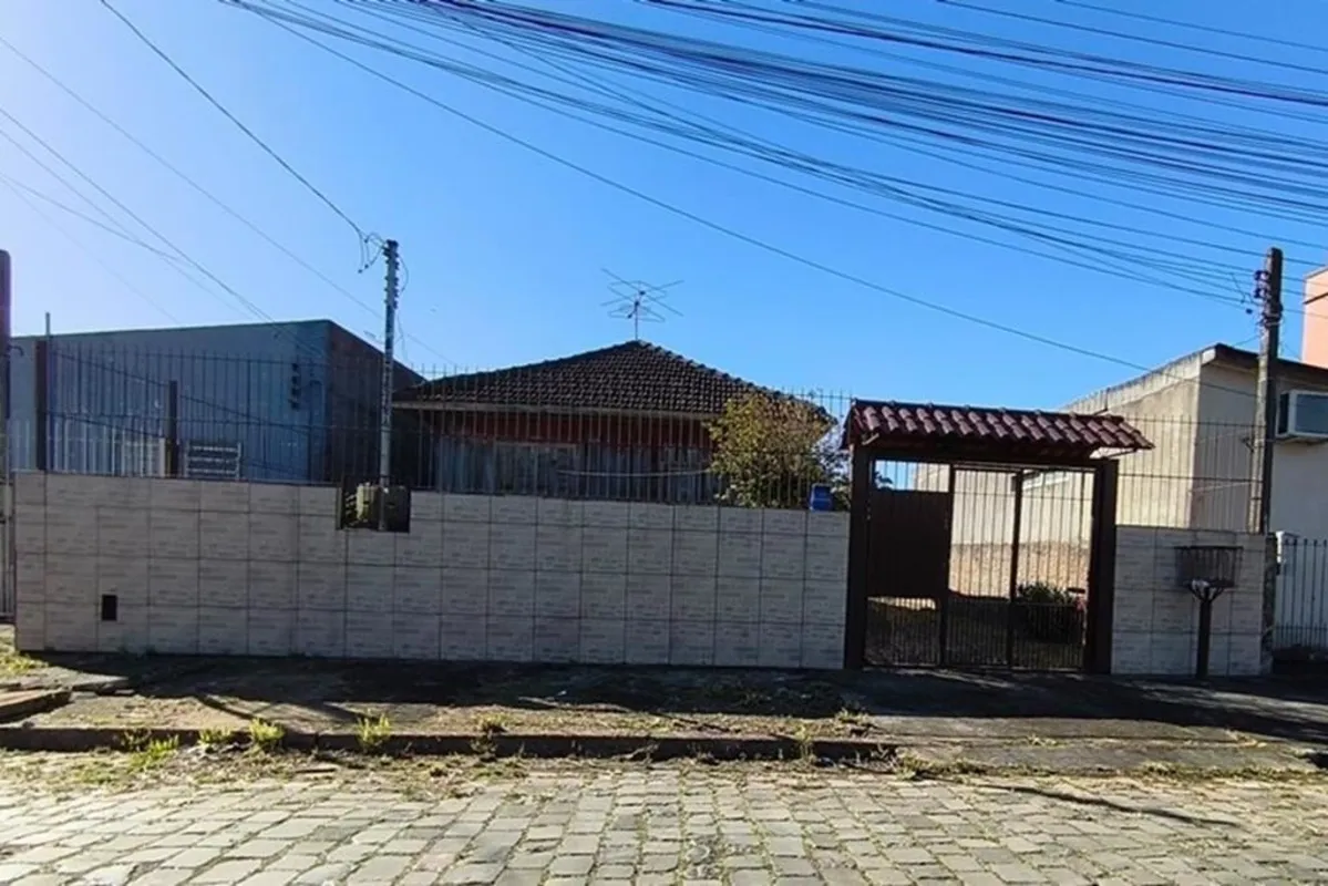 Terreno de 360m2 (12x30m) localizado na Rua Ceará, no tradicional bairro Maringá...