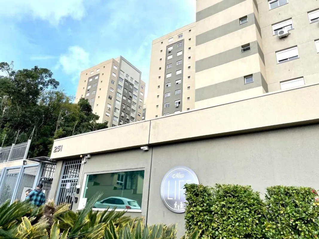 Imagine viver no coração de Jardim Carvalho, em Porto Alegre, em um apartamento ...