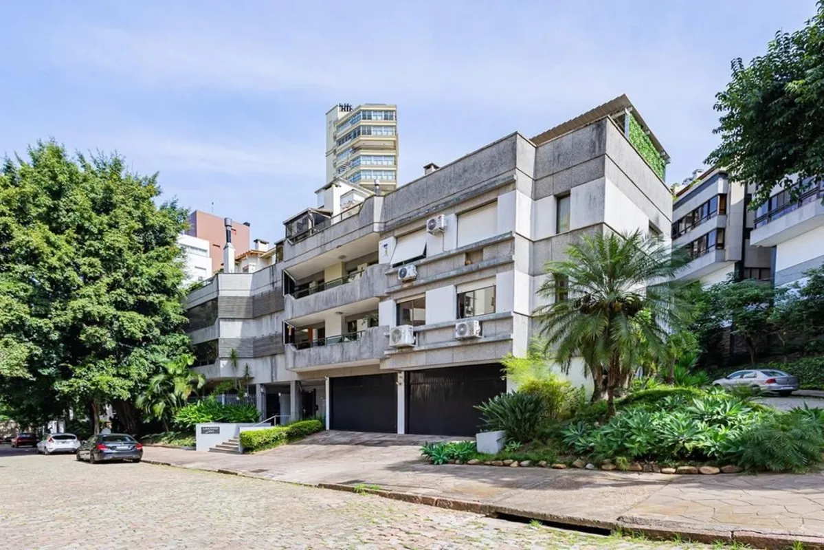 Encantador apartamento semi mobiliado na charmosa Bela Vista, em Porto Alegre, c...
