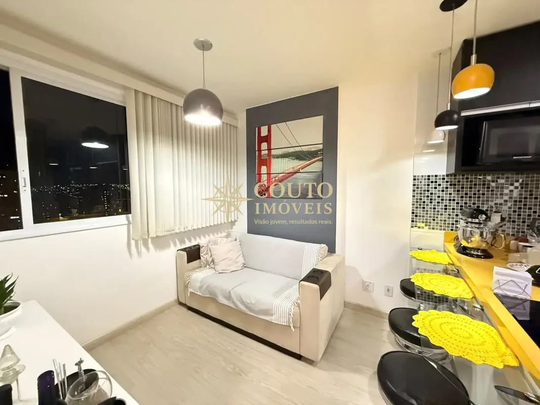 Apartamento Reformado com 2 Quartos, Suíte, Vista Livre e ao Lado do Metrô – Cit...