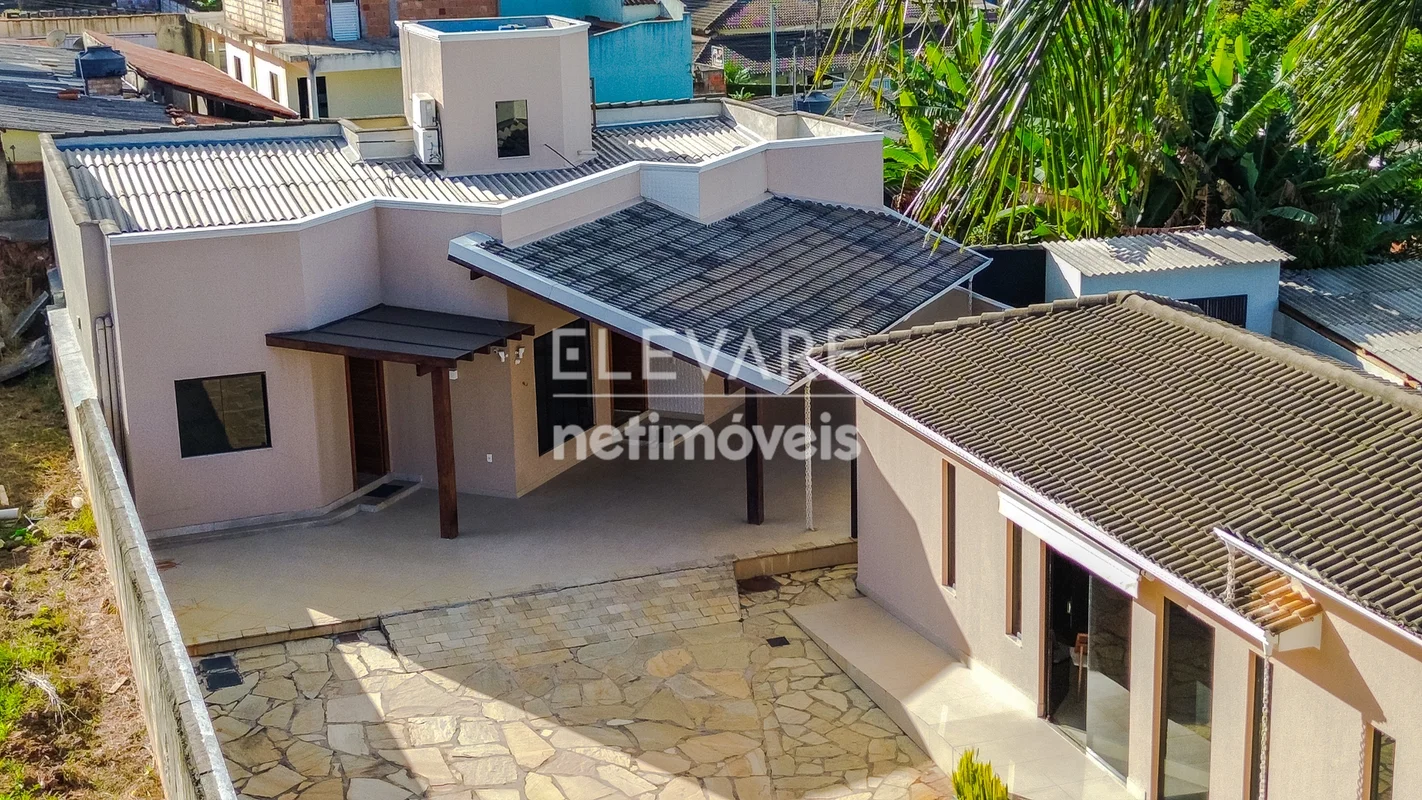 Casa de Alto Padrão com 2 Residências Independentes | Lote de 800 m² | Ao lado d...