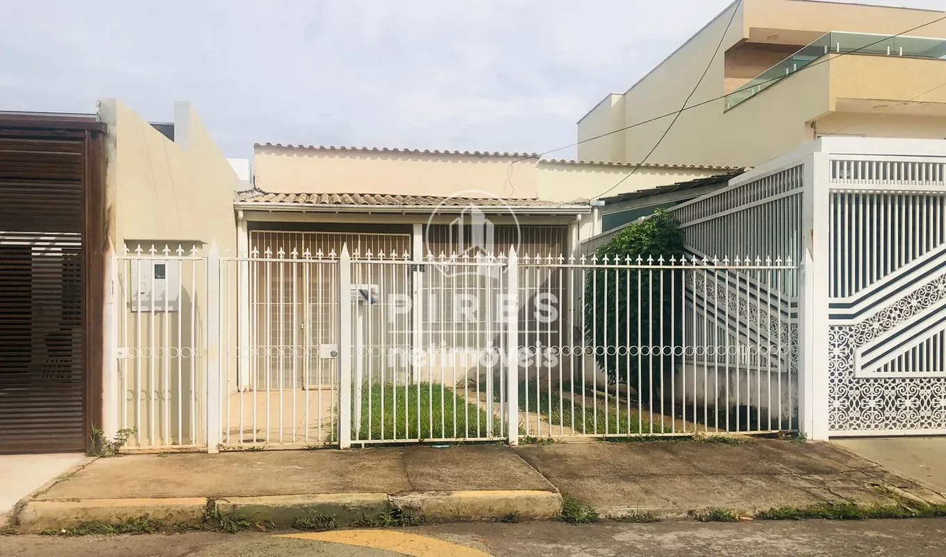 Vende casa na Quadra 01 Bloco G- Cruzeiro velho- vista livre, vazada.-garagem, v...