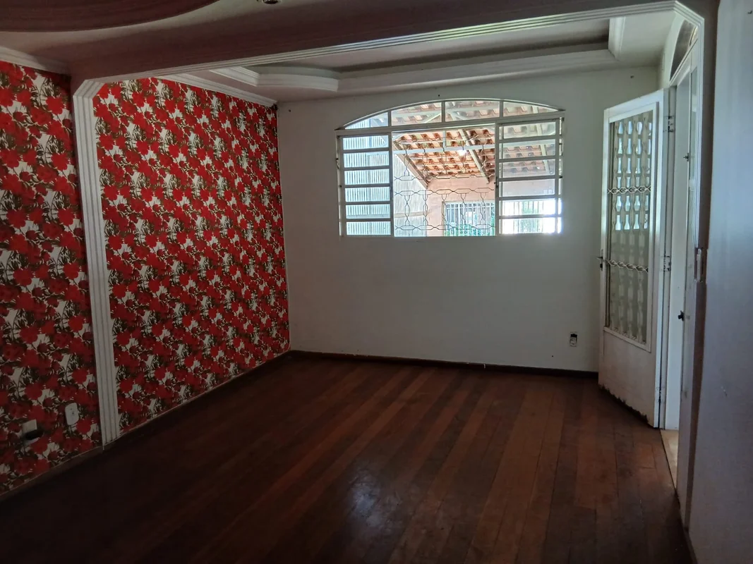Casa térrea, 3 quartos sendo 1 suíte, sala, cozinha com armários planejados, var...