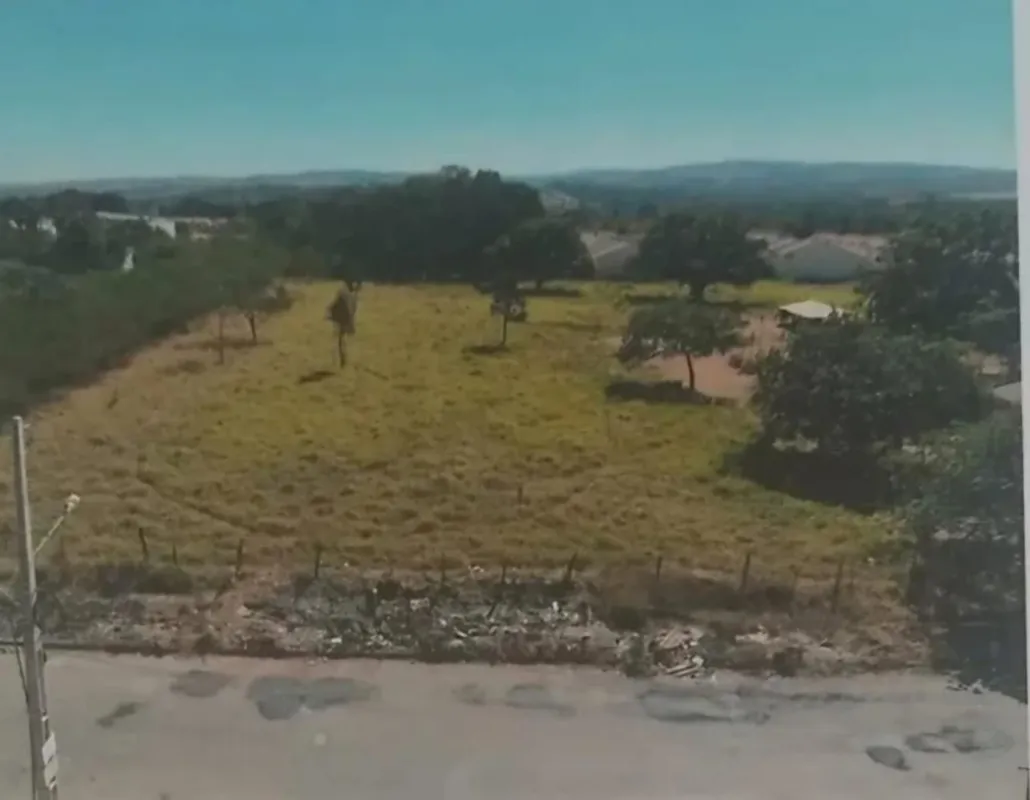 ÁREA RESIDENCIAL - SENADOR CANEDOÁrea à venda.Localizado na Rua do Candelabro n°...