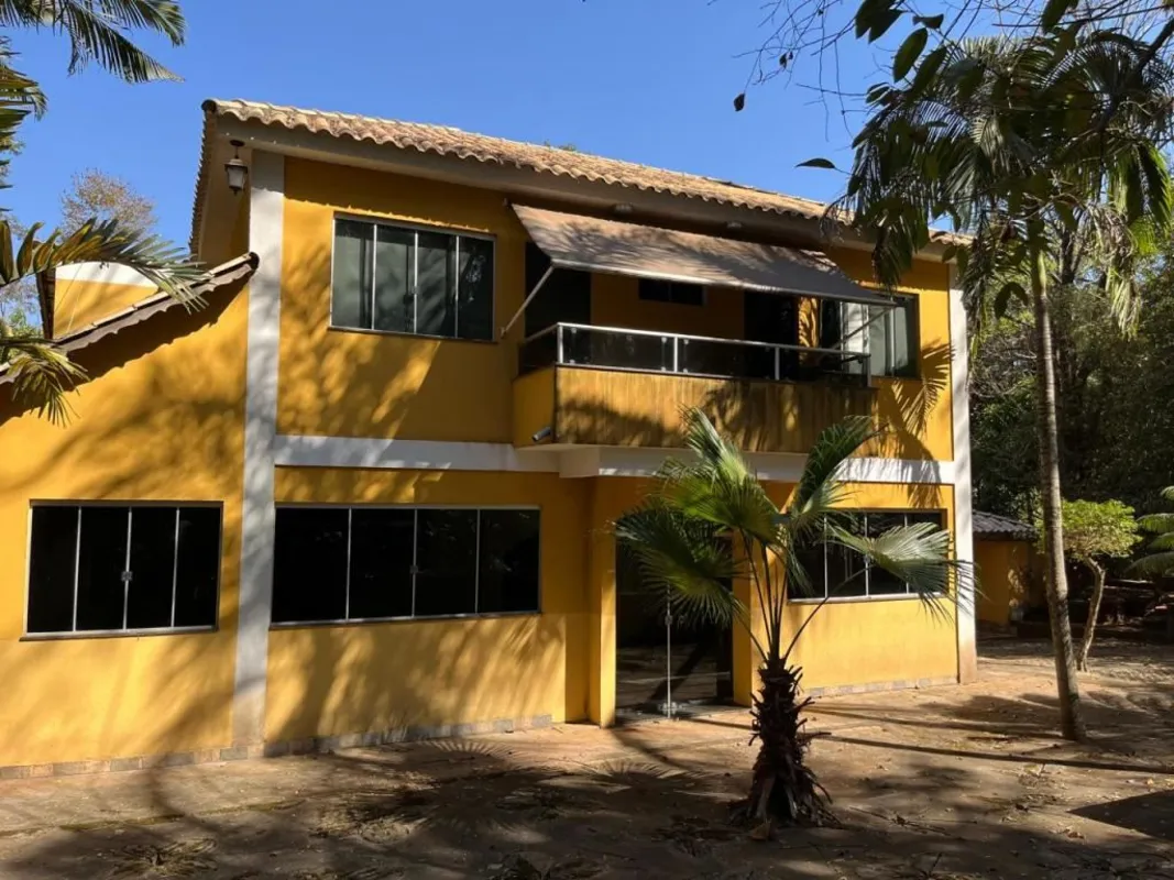 SOBRADO RESIDENCIAL, COM 05 QUARTOS, 05 BANHEIROS, AMPLAS SALAS, ESCRITÓRIO, VAR...