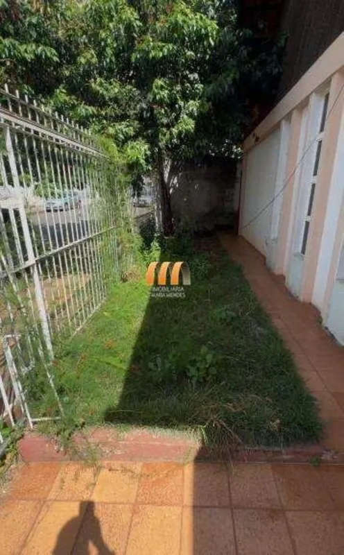 Esta casa conta com 04 quartos, sendo 02 suítes com guarda-roupas, 02 salas, coz...
