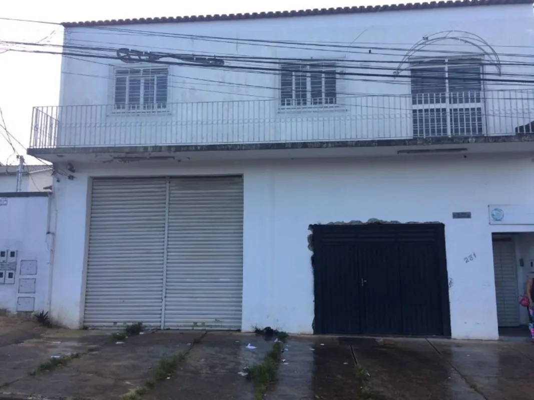 HENRIQUE: 9 8 1 9 8-4 2 4 0 (whatsapp) Galpão com 2 apartamentos de 3 quartos se...