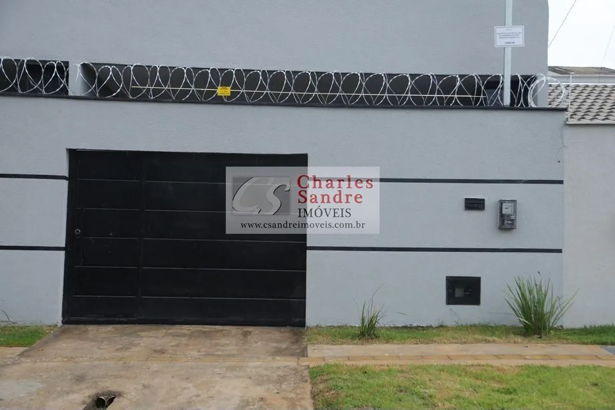 RESIDENCIAL BURITI Senador Canedo Casa de 3/4 bem grande sendo um suíte Sala com...