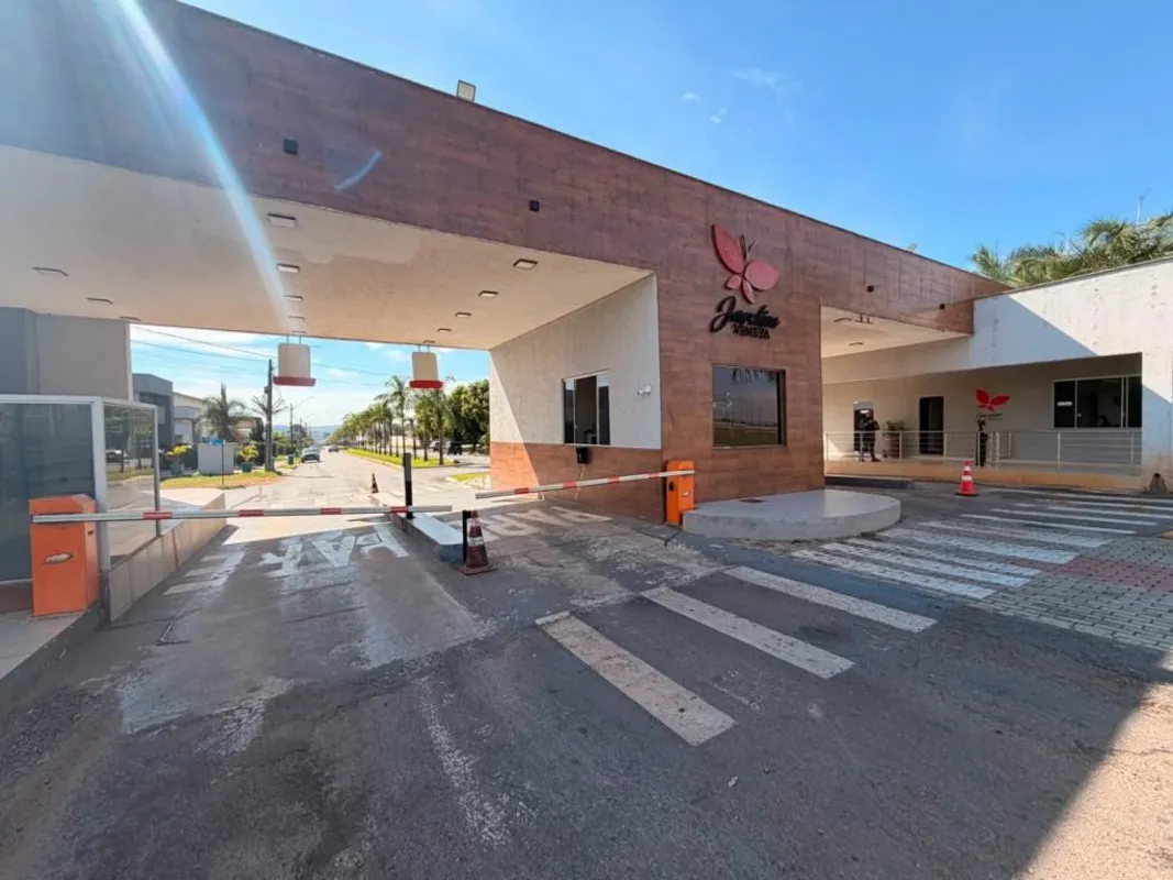 Lote à venda com 360m² no Residencial Condomínio Jardim Veneza em Senador Canedo...