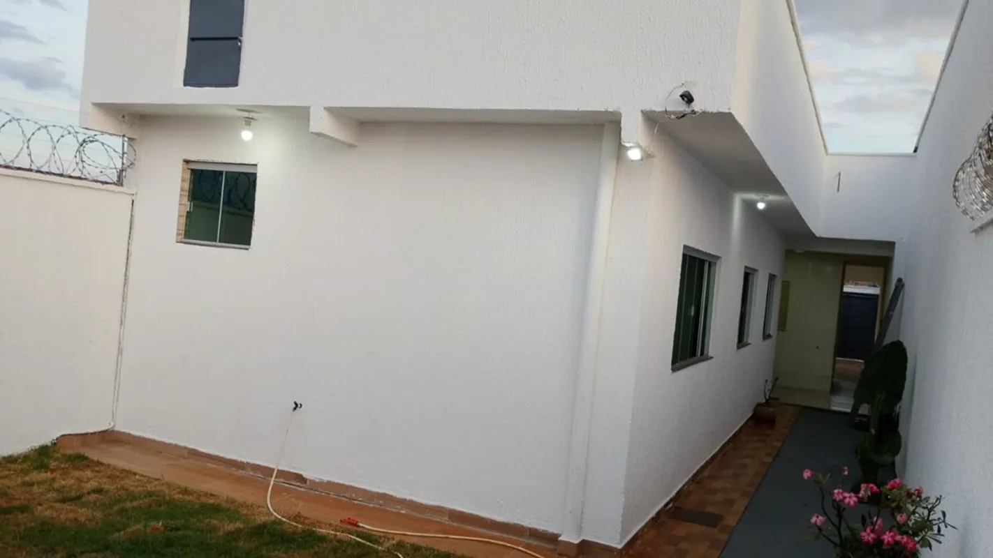 Casa Semi Nova à Venda – Setor Vila OliveiraSe você procura um imóvel moderno, b...