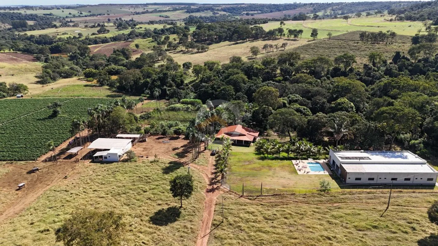 FAZENDA DE LUXO NO MUNICÍPIO DE LEOPOLDO DE BULHÕES GO12,8 alqueiresApenas 34 km...