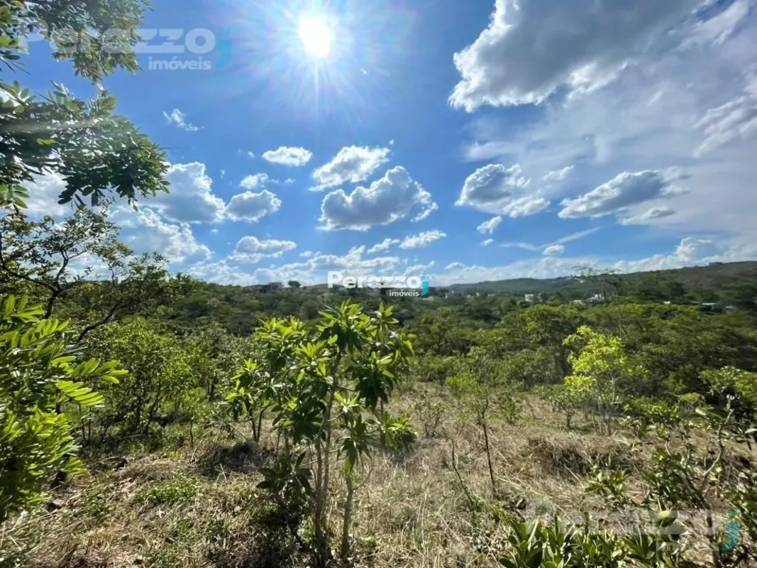 Seu Novo Projeto Começa Aqui! Terreno Amplo com 603,49 m² no Condomínio AMOBB po...