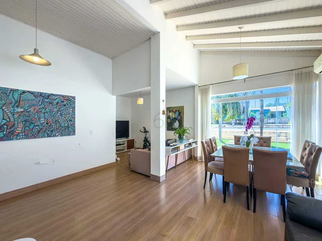 CASA SHIS QL 28 - 4 QUARTOS - ACEITA FINANCIAMENTO Características do imóvel:- C...