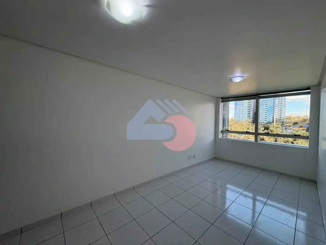 APARTAMENTO 2 QUARTOS COM ARMÁRIOS, DCE E VAGA DE GARAGEM, NA SQN 402 BLOCO B, A...