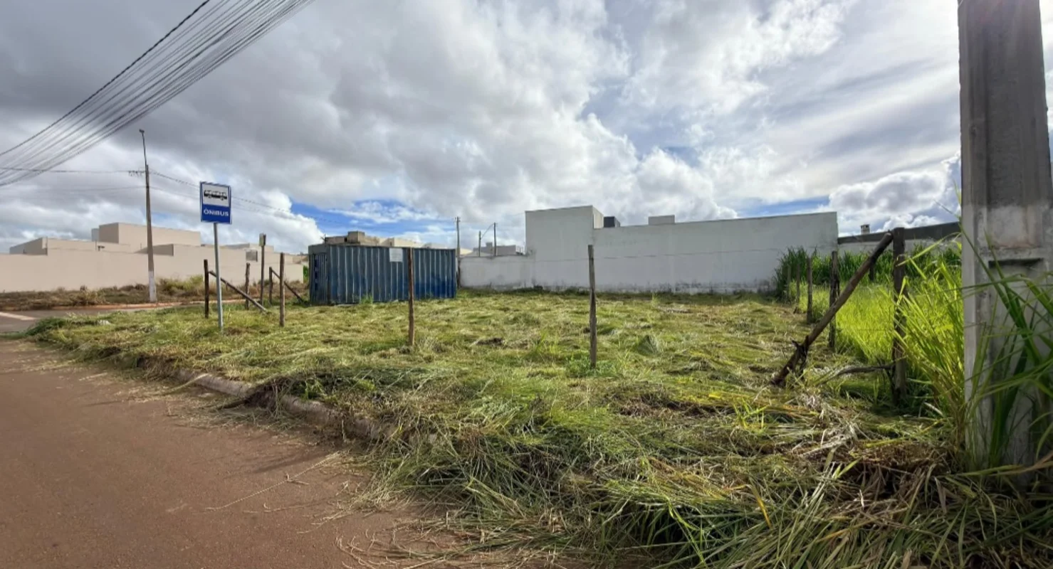Excelente lote plano Lote de Esquina no bairro Cerejeiras411 metros Escorrido pr...