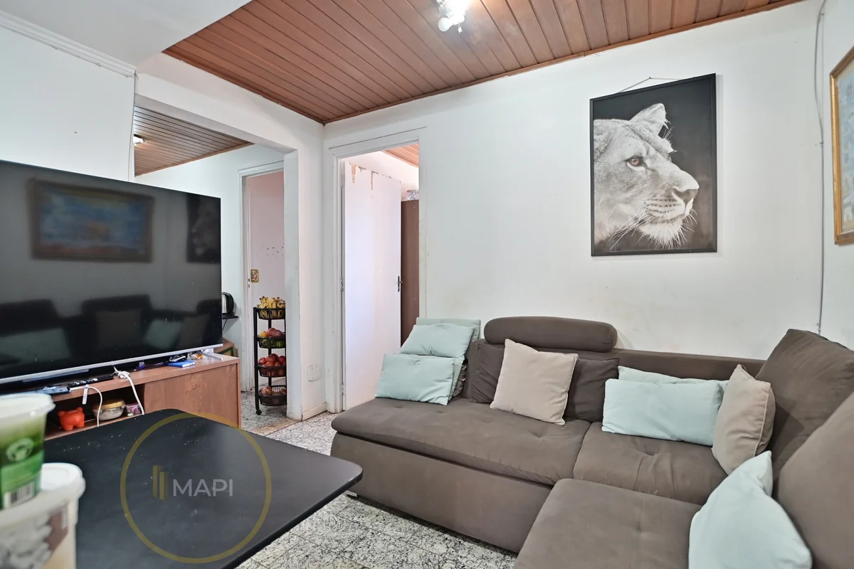 MAPI IMOBILIÁRIA VENDE unidade assim composta e descrita: - Sala ampla voltado p...